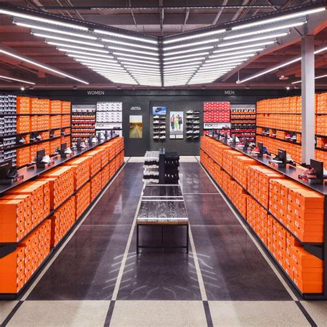 uurloon nike store